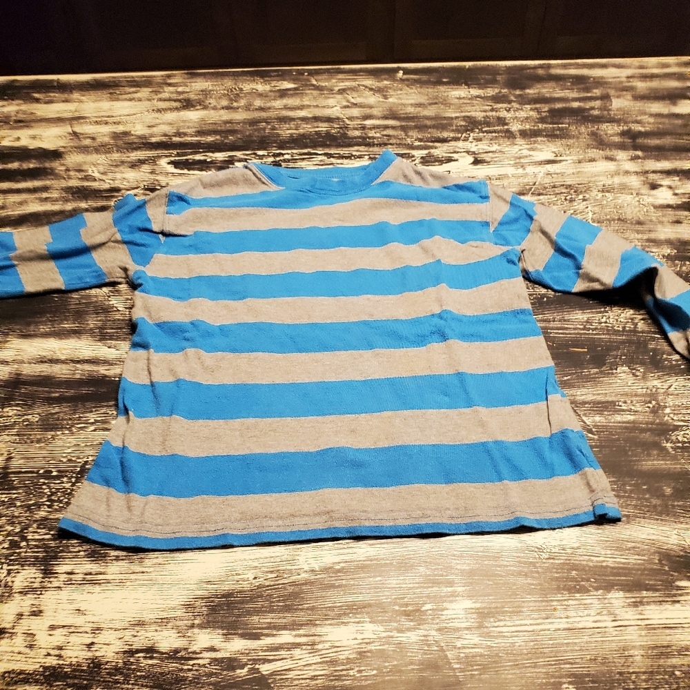 T-shirts young boys 8-10 a bundle of 4 for 9